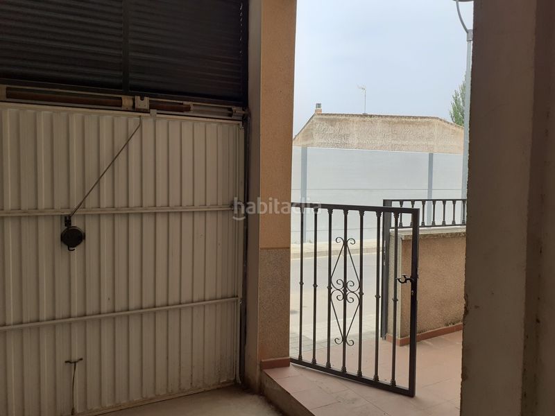 Foto 98cb847c-f97a-4d8b-86cb-ddcf997ba83a. Casa adosada unifamiliar adosado en barrio residencial. en Malagón