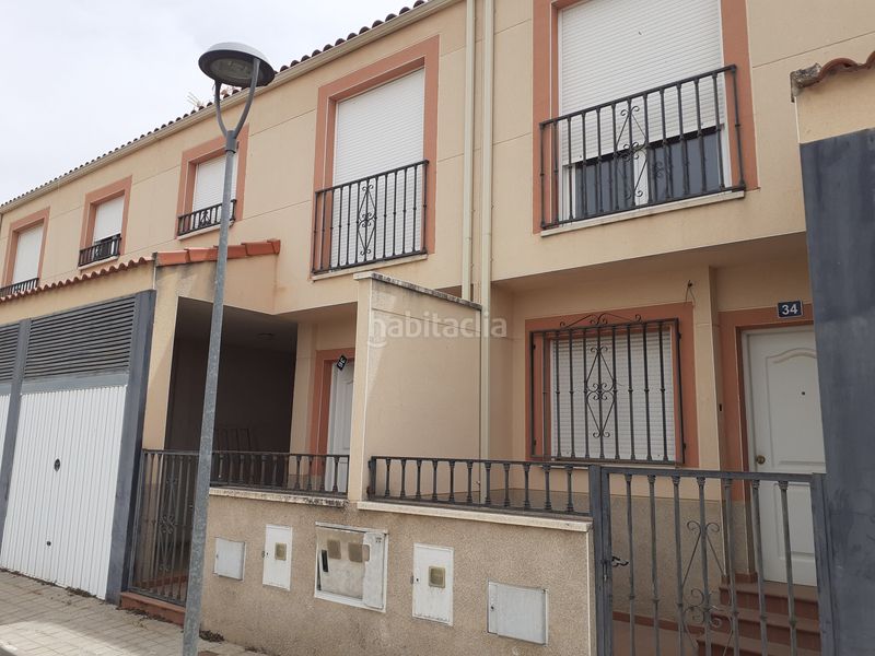 Foto 9e71be9b-24c0-489c-b76c-c919d2bbd80d. Casa adosada unifamiliar adosado en barrio residencial. en Malagón