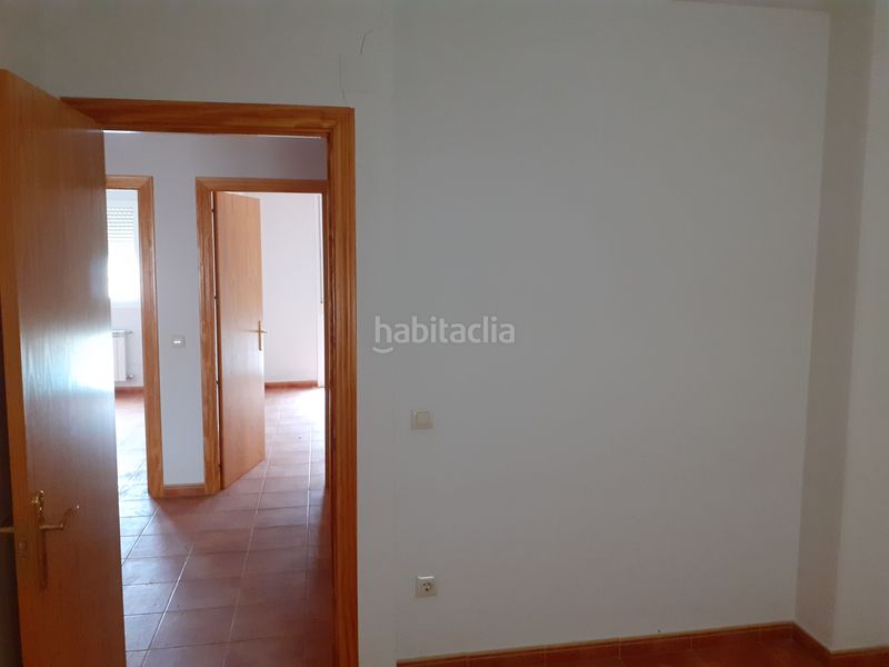 Foto ad2c5c97-bc26-4a24-a207-6161a29c469c. Casa adosada unifamiliar adosado en barrio residencial. en Malagón