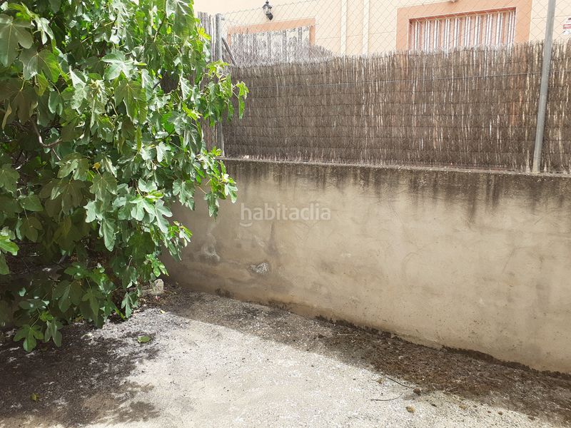 Foto d506ec40-b6ec-4d54-85cf-c6bafe3b80ba. Casa adosada unifamiliar adosado en barrio residencial. en Malagón