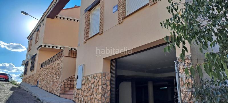 Foto ab5e0cfb-c785-4180-8445-e31c9e29bb21. Parking voiture dans Ruidera