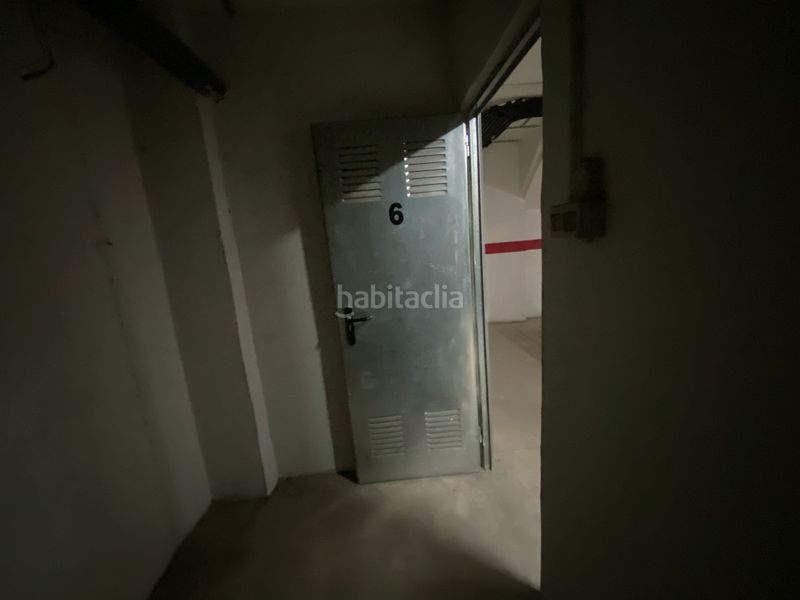 Foto cde6a4bd-7e73-4d97-82ce-bb0974e93653. Aparcament cotxe a Campo de Criptana