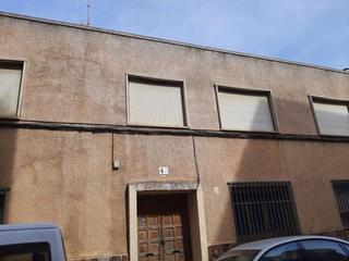 Casa adossada  Calle carlos morales. Proponga su precio!