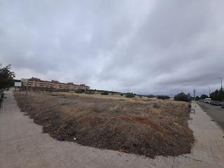 Terreny residencial  Calle federica montseny. Solar en venta zona hospital