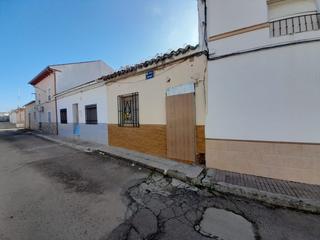 Casa adossada  N/a. Gestiona real estate le ofrece la oportunidad de adquirir inmueb