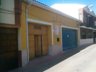 Local Comercial  Calle rafael gasset. Local a un precio inmejorable!
