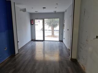Local Comercial  Avenida cervera. ¡ pase su oferta! local comercial en zona centro de la localidad