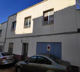 Casa  Calle cortázar. Casa con cochera