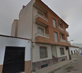 Edifici  Calle duque de alba. Edificio de pisos en argamasilla de alba