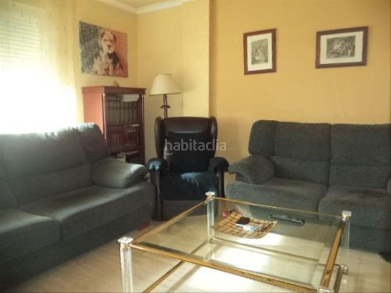 Foto 1b4f67a4-e1ce-477a-b13a-f520e0c09fbb. Piso se vende piso con cochera cerrada y trastero incluidos en el precio. también cuenta con piscina comunitaria. en Puertollano