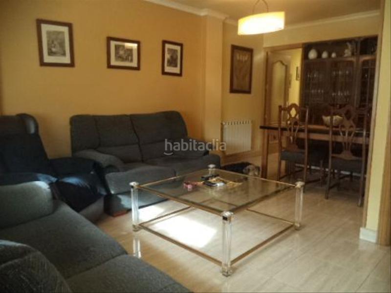 Foto 2e76e8a1-b115-490d-82d9-1878c1efc8ce. Piso se vende piso con cochera cerrada y trastero incluidos en el precio. también cuenta con piscina comunitaria. en Puertollano