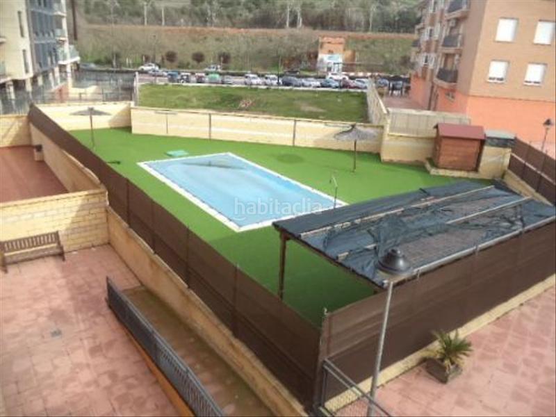 Foto e82d17e9-e059-405a-90e8-1555f1005dc7. Piso se vende piso con cochera cerrada y trastero incluidos en el precio. también cuenta con piscina comunitaria. en Puertollano