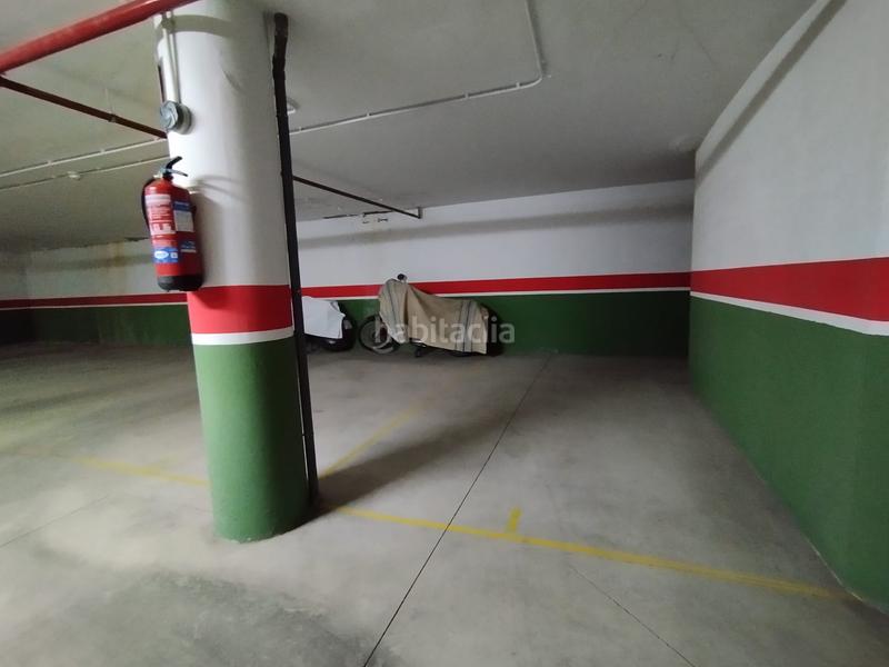 Foto f61ff0e8-78b0-4fcb-986b-9c58576617bb. Aparcament cotxe a Solana (La)