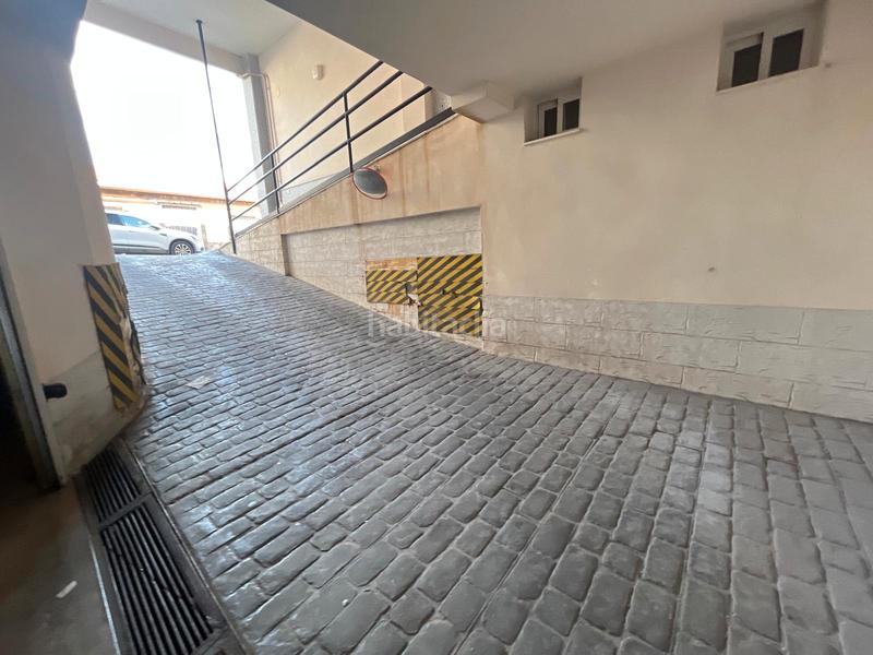 Foto 6b44df1d-d076-43f5-a81e-7f98f7be3902. Aparcament cotxe a Villarrubia de los Ojos