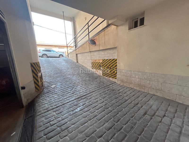 Foto ad9e3573-28b2-4c0a-af92-5fab457982e6. Aparcament cotxe a Villarrubia de los Ojos