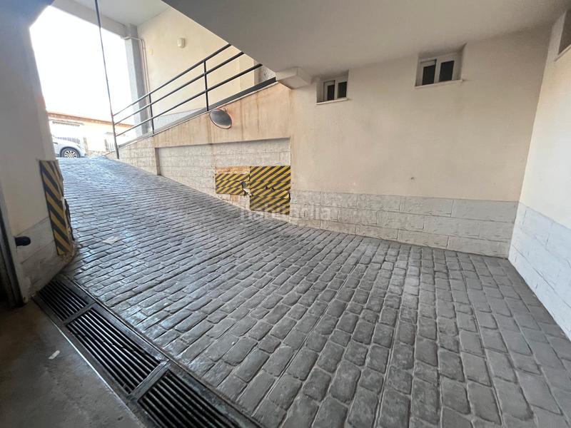 Foto fb90e75c-0e64-4cf5-bf4e-3d581eb171fc. Aparcament cotxe a Villarrubia de los Ojos