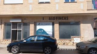 Local commercial  Avenida alcázar de san juan. Local a la venta en consuegra