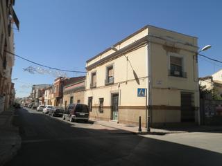 Casa  Calle santa rita. Casa  a dos callles por lo que cuenta con mucha luz natural