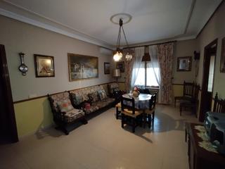 Maison  Calle orense. Casa de 300 m2 7 dormitiorios 2 baños.