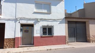 Casa  Calle colón. Casa de dos plantas con patio
