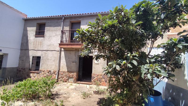 Foto 2fff2935-af58-4baa-9820-84cc28b20a8b. Casa  con gran fachada y una superficie construida de 206 m2 en Almadén