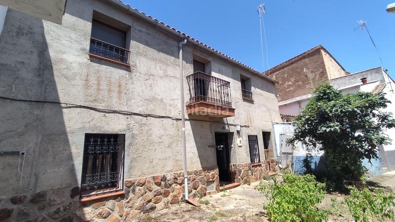 Foto 3df80169-8ad3-444d-842e-39a24ef2dca9. Casa  con gran fachada y una superficie construida de 206 m2 en Almadén