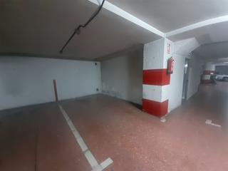 Aparcament cotxe  Calle maría auxiliadora. Plaza de garaje de 17 m2 en avda maría auxiliadora
