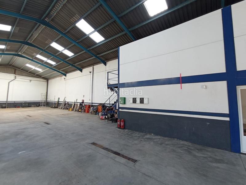 Foto b27ec735-25c6-489f-829b-cd6d72cbf515. Nau industrial a Tomelloso