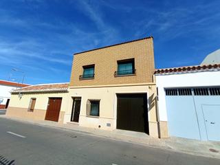 Maison  Calle san antonio. Espectacular casa con gran patio, cochera, 2 cocinas....
