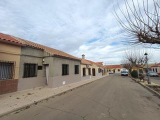 Casa aparellada  Plaza del quinto centenario. ¡oportunidad única! vivienda de 3 dormitorios con cocina campera
