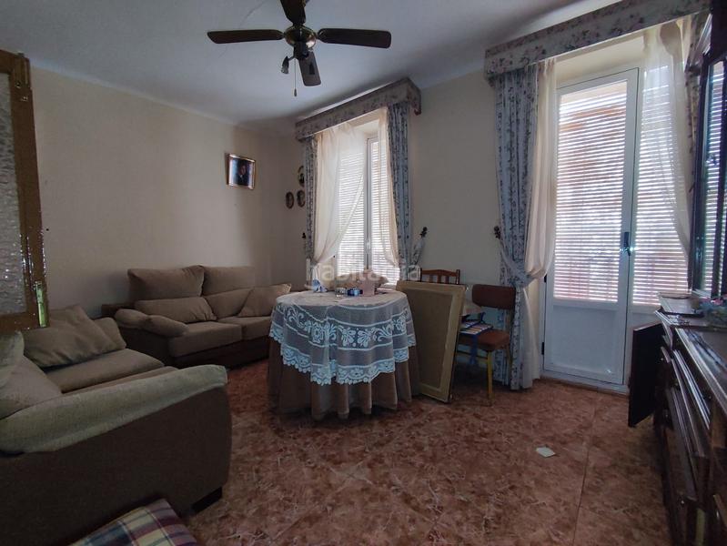 Foto a9d7a02b-ffca-4e3e-ae5a-618e811c8573. Casa aparellada a Manzanares