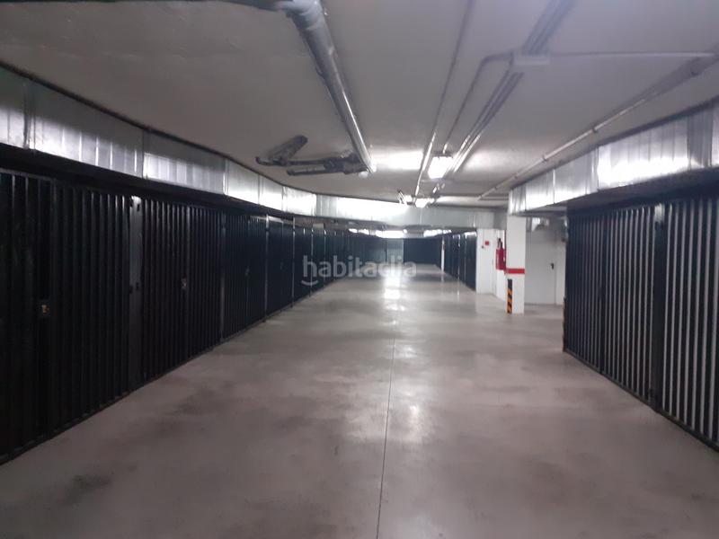 Foto 25da0a16-3b09-42e5-9553-0ca00e64f2e3. Parking voiture dans Daimiel