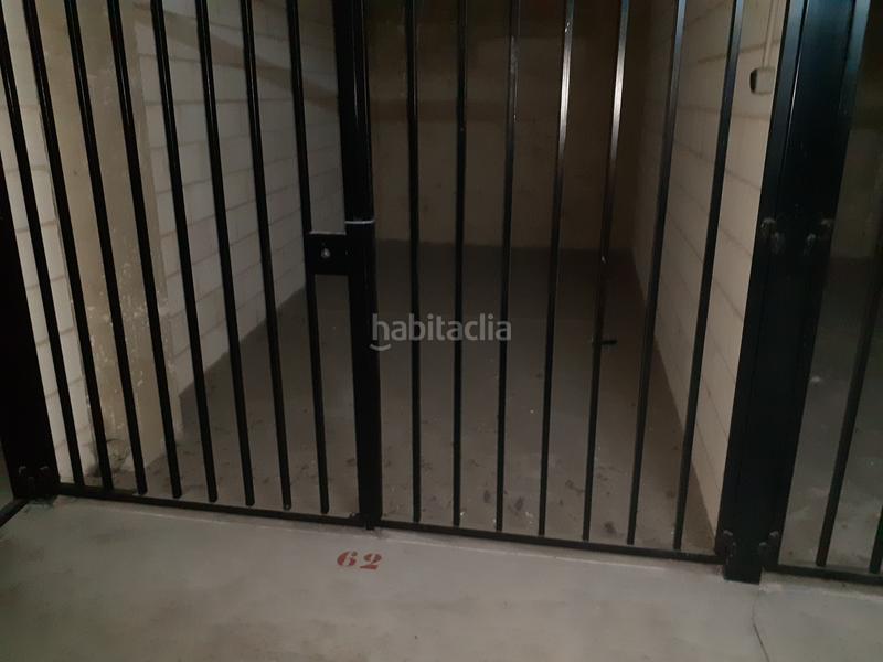 Foto d5dd9e73-fb3e-4f67-9e35-0472b97bbb84. Parking voiture dans Daimiel