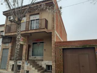 Maison à Calle donantes de sangre 6. Casa con local en planta baja