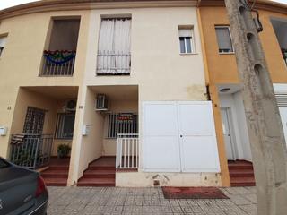 Casa adossada a Camino de la capitana 10. Unifamiliar adosado con patio y cochera