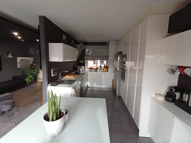 Foto 8199fd7f-b0ae-4153-87c0-b80e2da1bc00. Penthouse with heating parking pool in Tomelloso