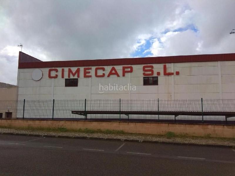 Foto 656d5157-b97a-4b8c-9135-45b75aae0d2a. Bâtiment à usage industriel dans PAU 2-600 Puertollano
