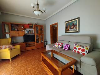 Maison  Calle buenos aires. Casa de una sola planta con patio, cochera, trastero...