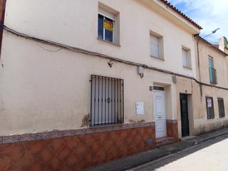 Casa  Calle nueva. Casa de 2 plantas con patio de más de 50 m2