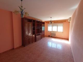 Pis  Calle socuéllamos. Amplio piso con cocina equipada