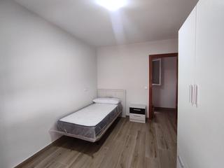 Lloguer Pis  Calle camino viejo de alarcos. Piso de 4 dormitorios que se alquila por habitaciones, cada una