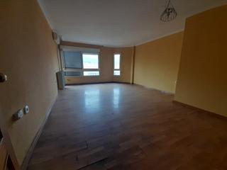 Appartement  Avenida primero de mayo. Impresionante piso de 140 metros cuadrados en avenida 1º de mayo
