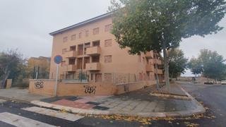 Édifice  Calle salida de los llanos. Obra parada compuesta por 165 viviendas y 114 garajes