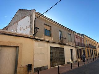 Casa  Calle cervantes. Casa independiente en primera planta y acceso a planta baja con