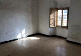 Casa aparellada  Calle espada. ¡pase su oferta!