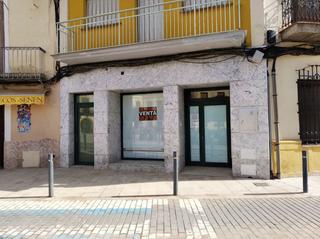 Local commercial  Plaza de la constitución. ¡ pase su oferta! ¡ ideal como inversión!