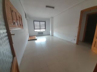Etagenwohnung  Calle asdrúbal. Piso de 3 dormitorios con cocina amueblada