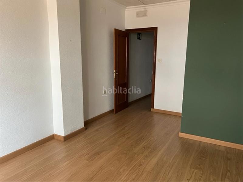 Foto 117ee494-7acb-486e-8e15-21702e01be5c. Alquiler local comercial en paseo de san gregorio 85 en Puertollano