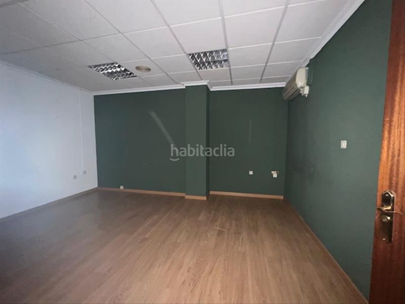 Foto 1e28becf-9748-4fe1-979d-e6b7b7f7fbe6. Lloguer local comercial a paseo de san gregorio 85 a Puertollano