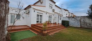 Casa a Calle arce 30. Fantástica casa con gran jardin